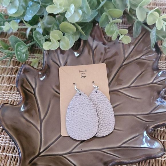 Jewelry - Faux leather earrings wire ~ pewter